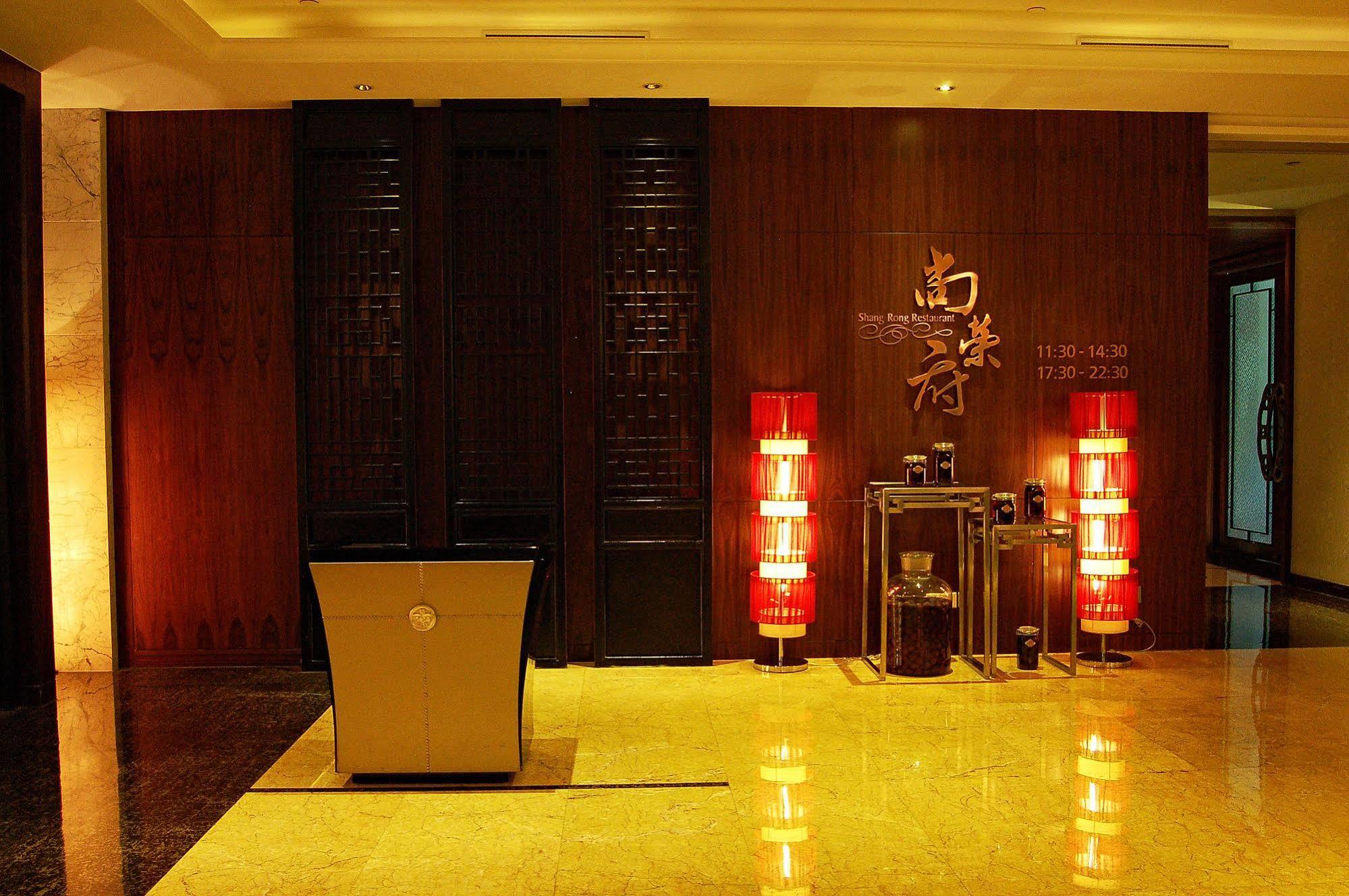 Wyndham Grand Plaza Royale Oriental Shanghai Exteriör bild